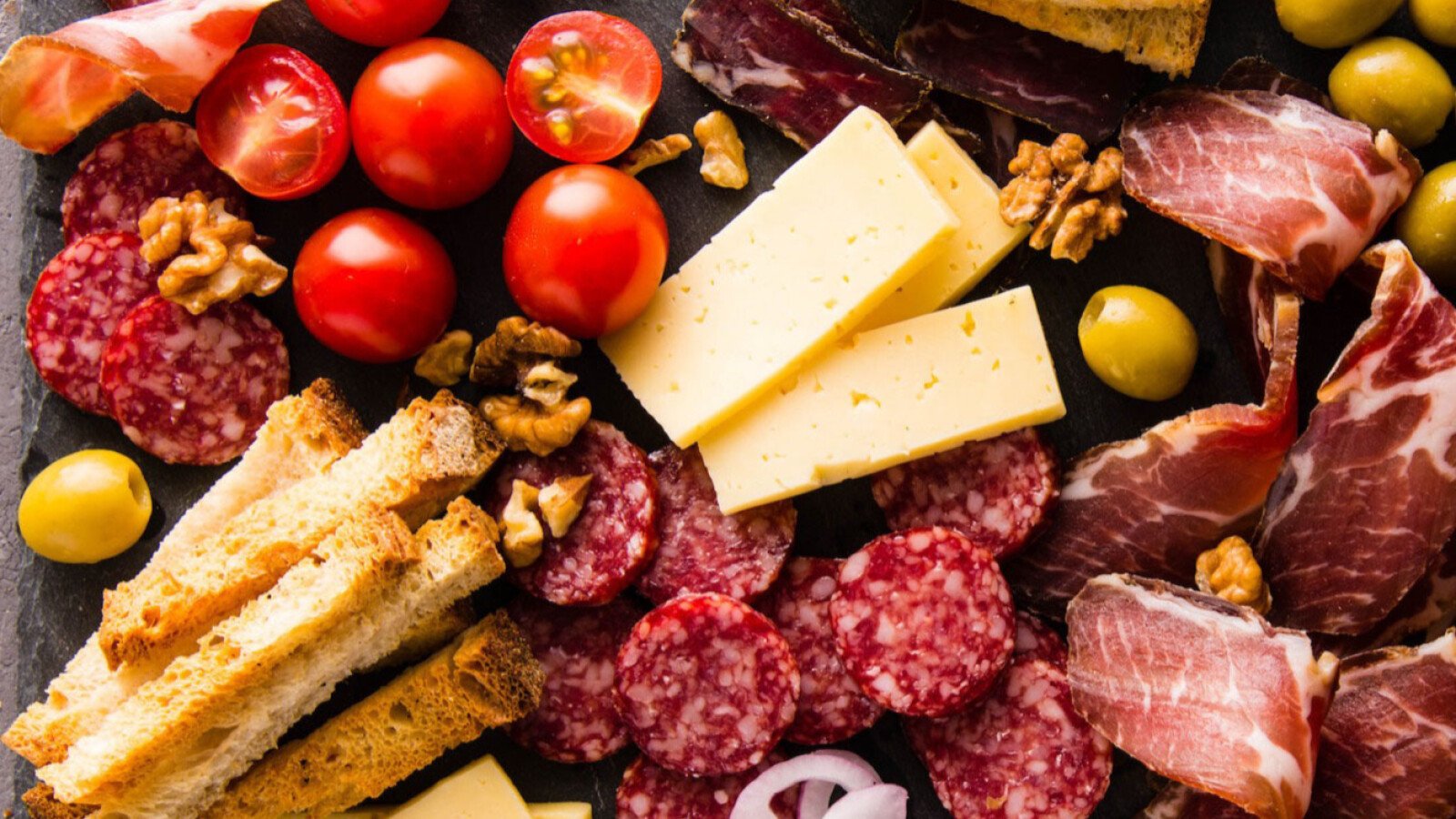 schaal-kaas-worst-olijven-catering-aan-huis
